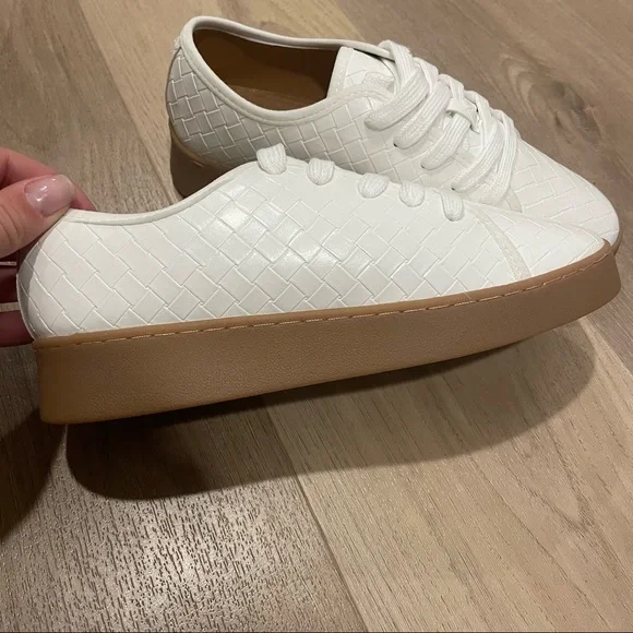 White Sneakers size 7 - Picture 8 of 8